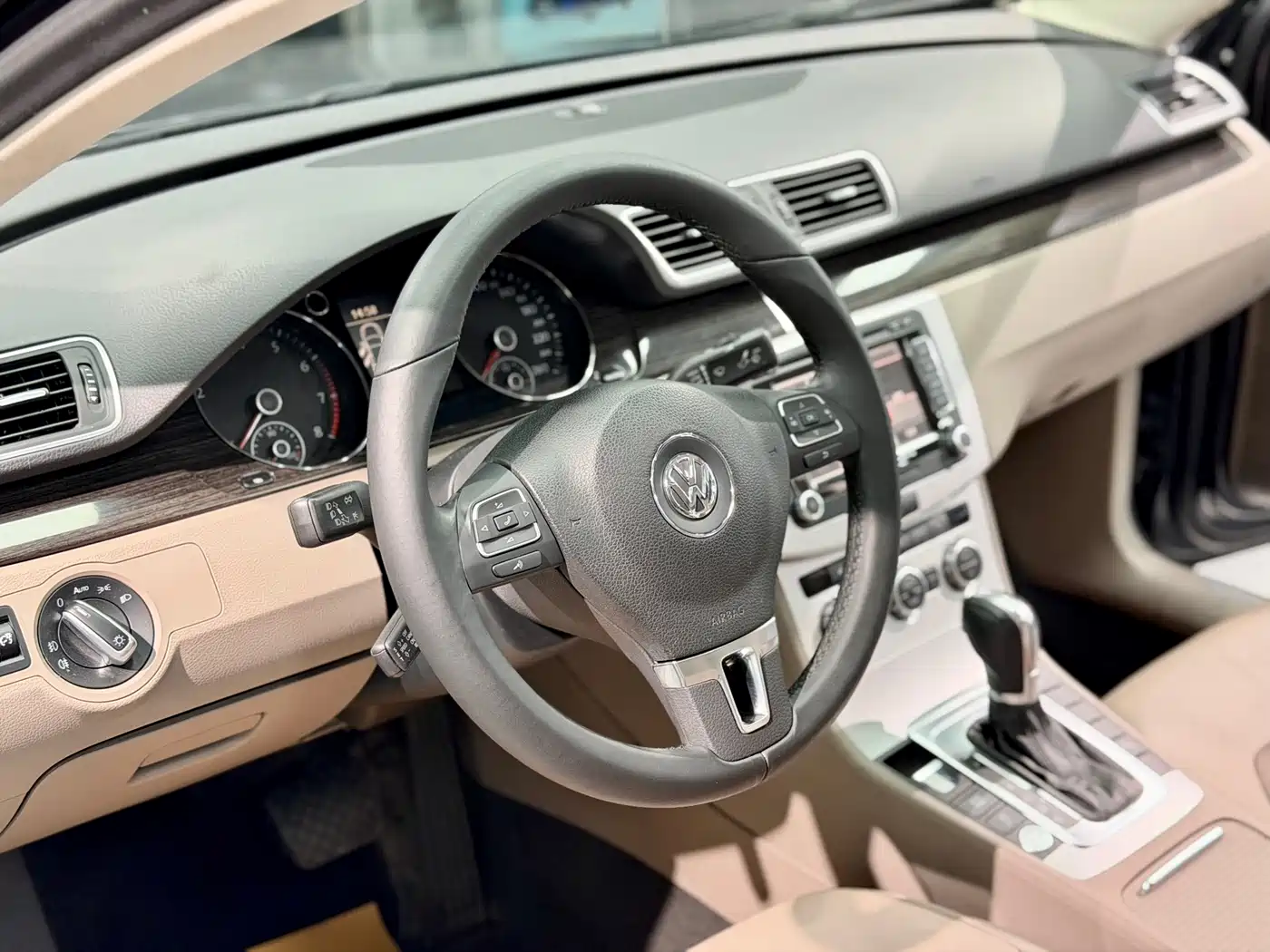 Volkswagen Magotan 2012 Facelift 1.8TSI Premium фото 10