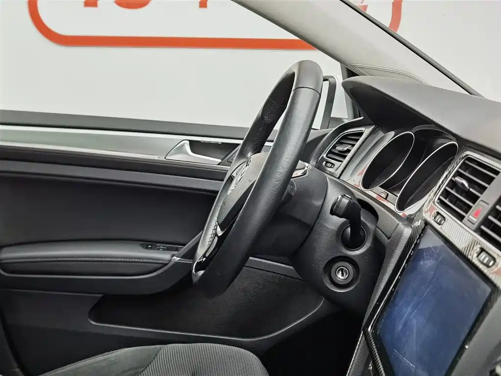 Volkswagen Golf 2018 1.6L Automatic Comfort фото 22