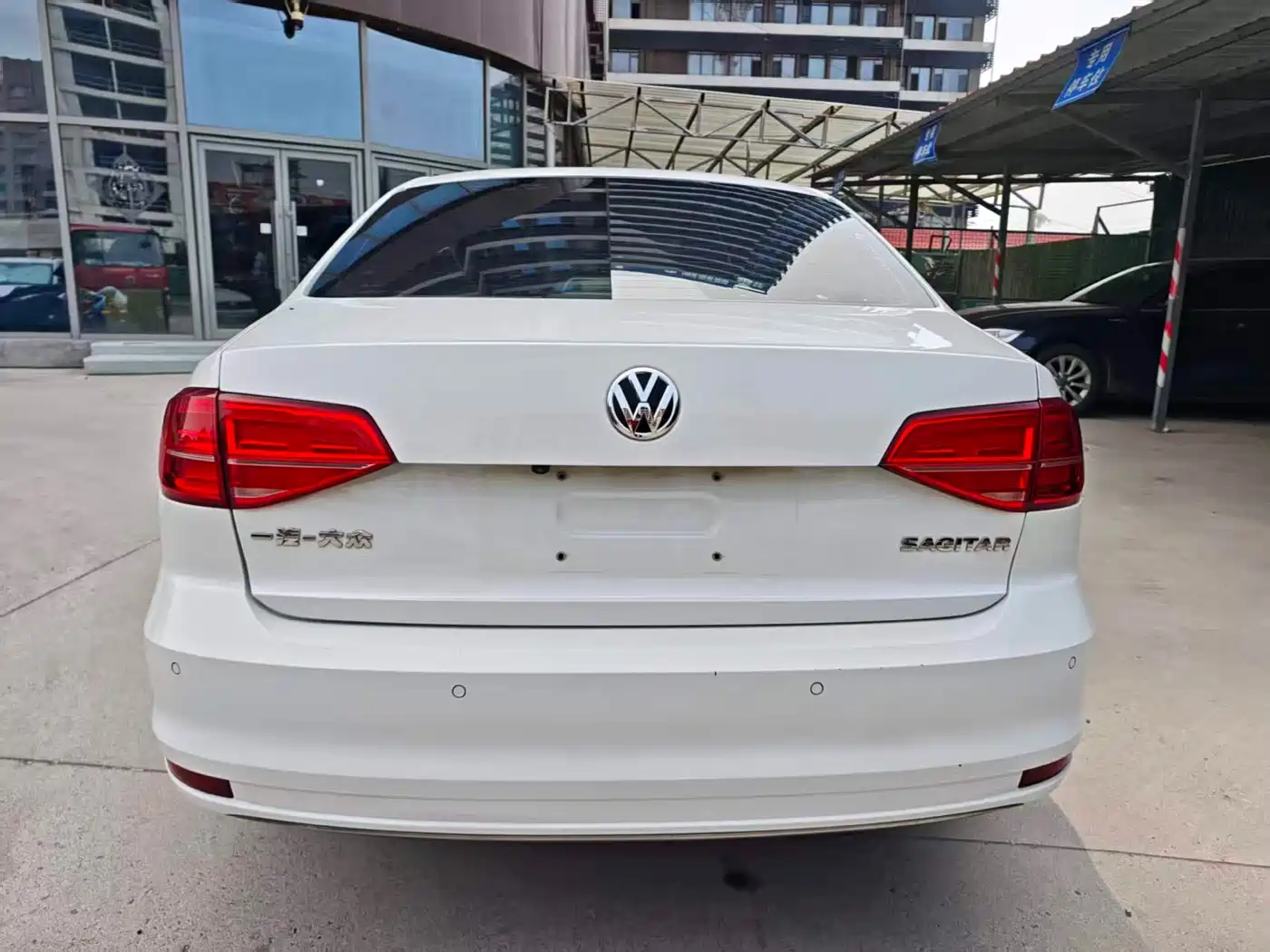 Volkswagen Sagitar 2018 1.6L Automatic Comfort фото 4