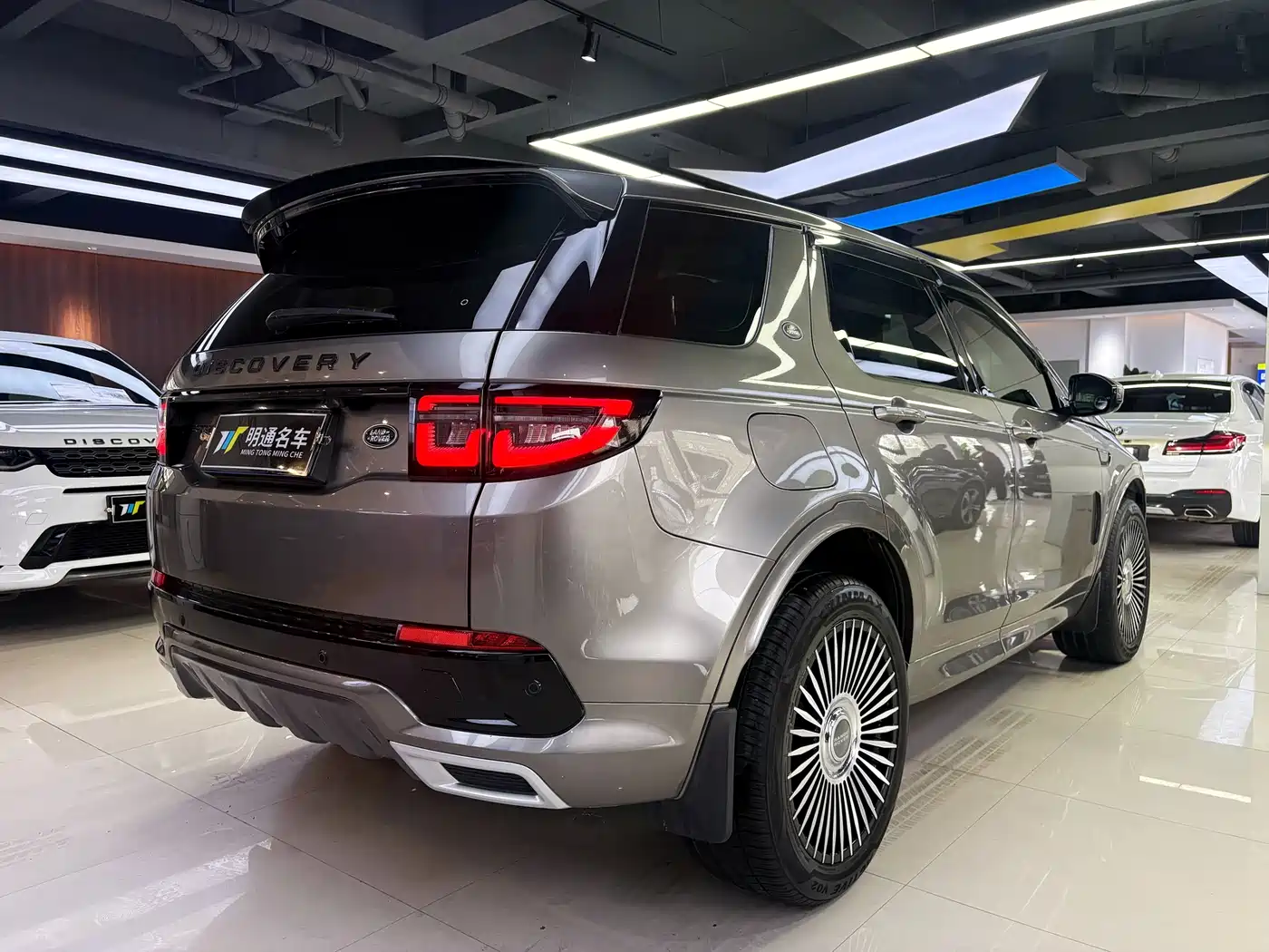 Land Rover Discovery Sport 2022 Model Facelift 249PS R-Dynamic S Performance Edition 5-seater фото 5