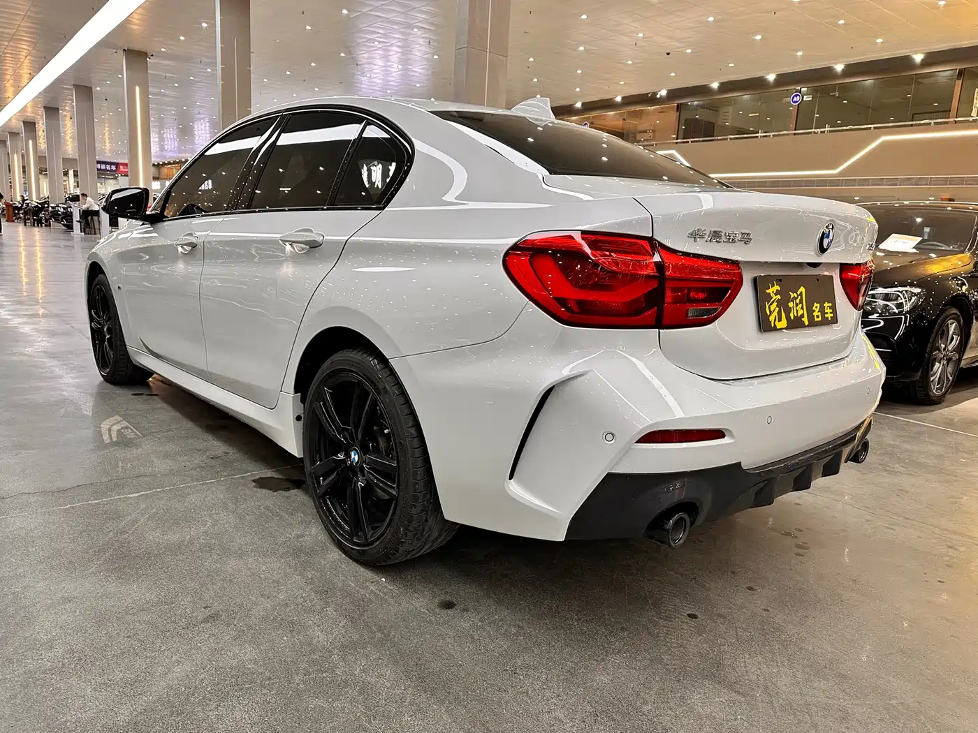 BMW 1 Series 2022 125i M Sport Shadow Edition фото 5