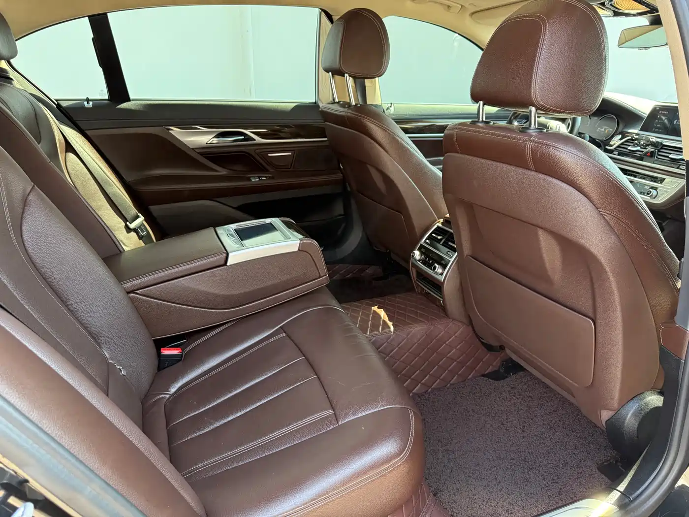 BMW 7 Series 2016 730Li Leading фото 27