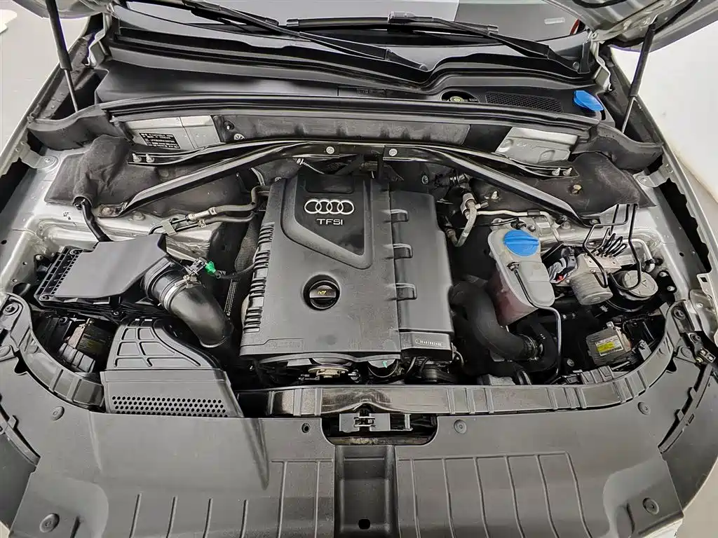 Audi Q5 2012 2.0TFSI Comfort фото 6