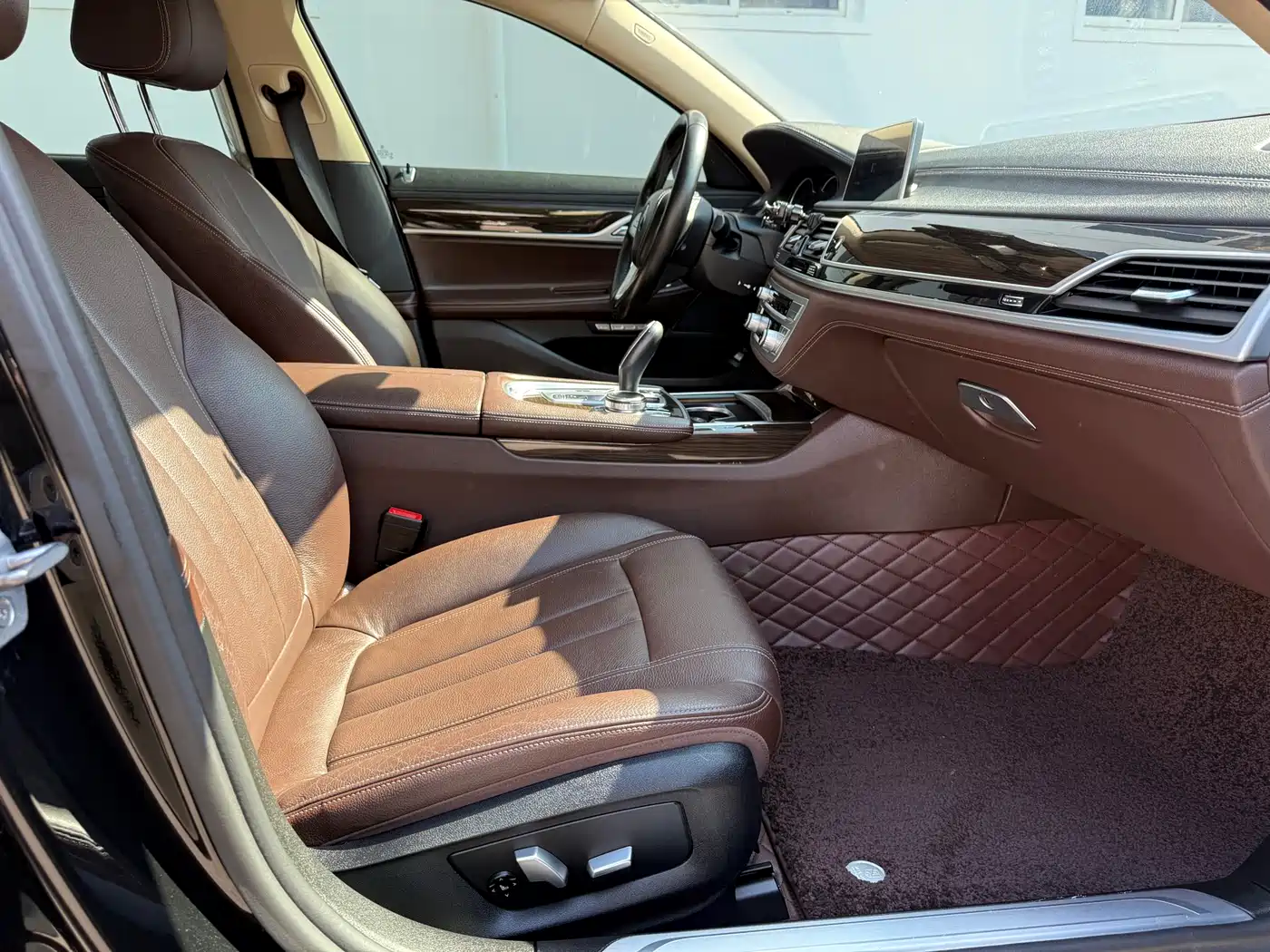 BMW 7 Series 2016 730Li Leading фото 28