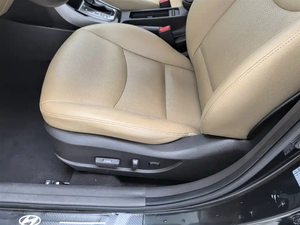Hyundai Langdong 2012 1.8L Automatic Premium фото 20