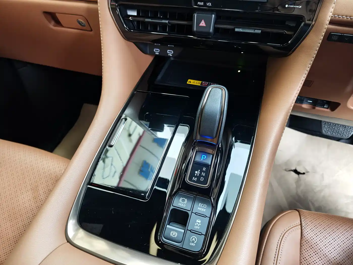Toyota Vellfire 2025 Crown Hybrid 2.5L Ink Gold Executive Edition фото 15