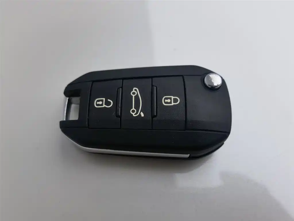 Peugeot 408 2015 Model 1.2T Automatic Luxury Edition фото 19