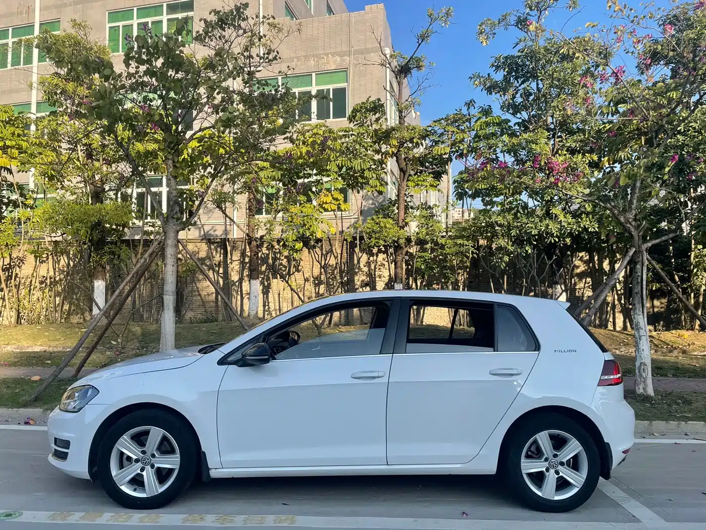Volkswagen Golf 2017 230TSI Auto Comfort Millionth Anniversary Edition фото 8