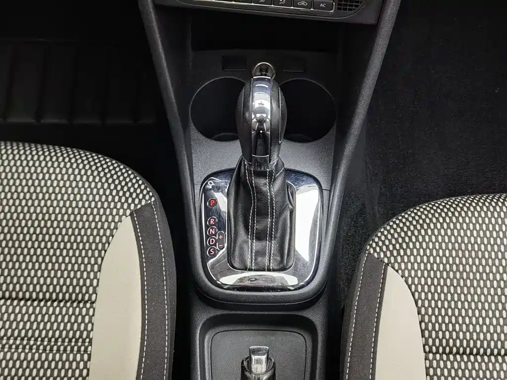 Volkswagen Polo 2012 1.6L Cross Polo AT фото 13