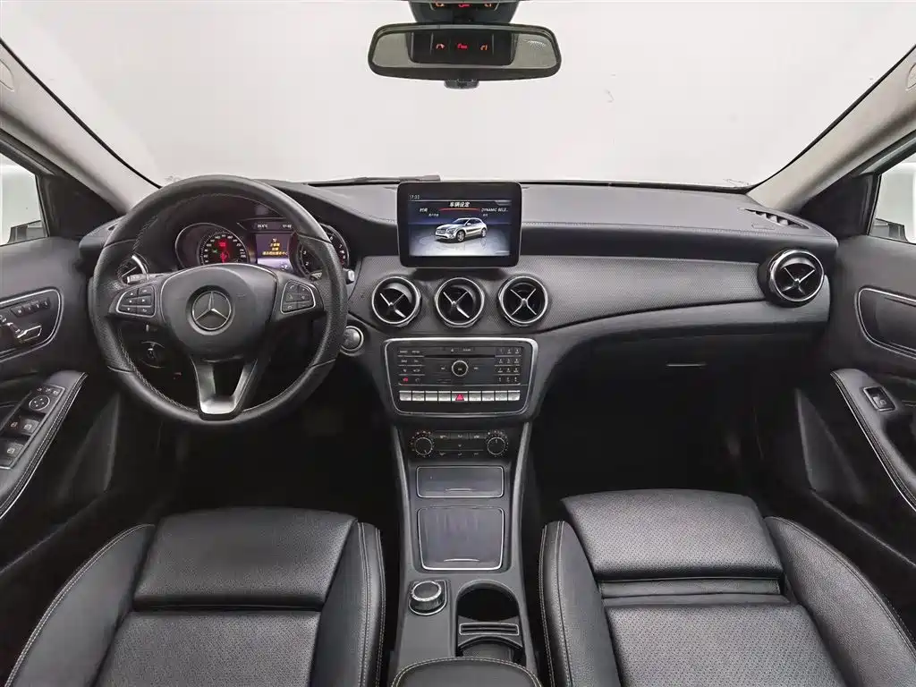 Mercedes-Benz GLA 2017 GLA 220 4MATIC Fashion фото 5
