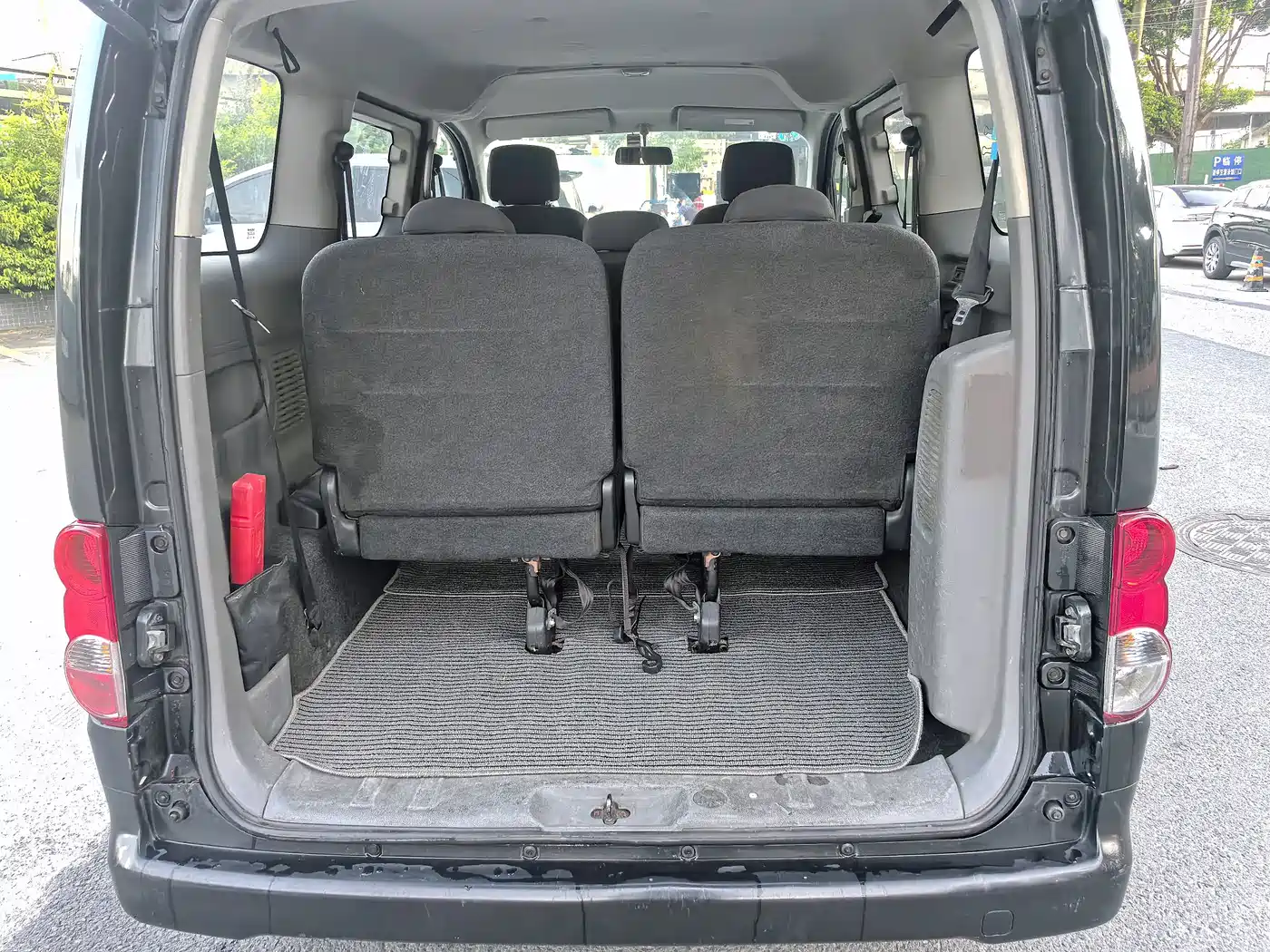 Nissan NV200 2010 2010 1.6L 232-seat Premium
