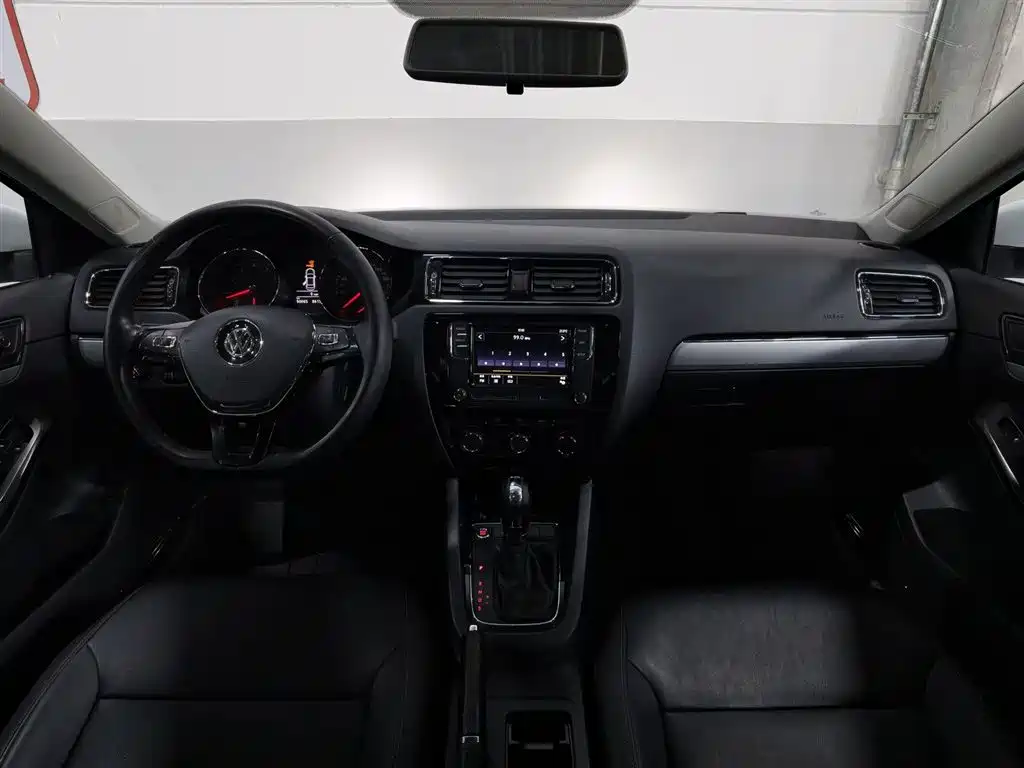 Volkswagen Sagitar 2018 280TSI DSG Spark Edition фото 5