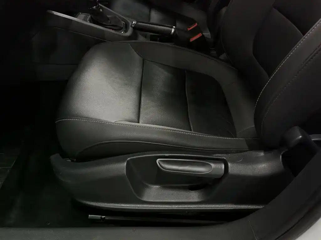 Volkswagen Sagitar 2018 280TSI DSG Spark Edition фото 20