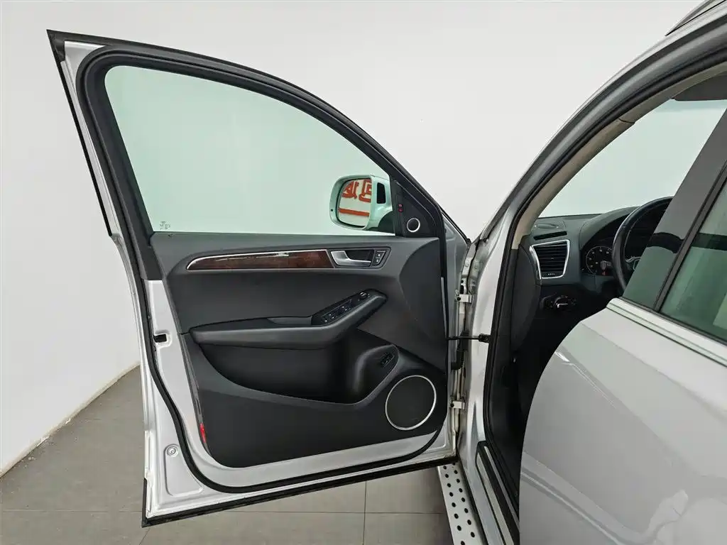 Audi Q5 2012 2.0TFSI Comfort фото 8