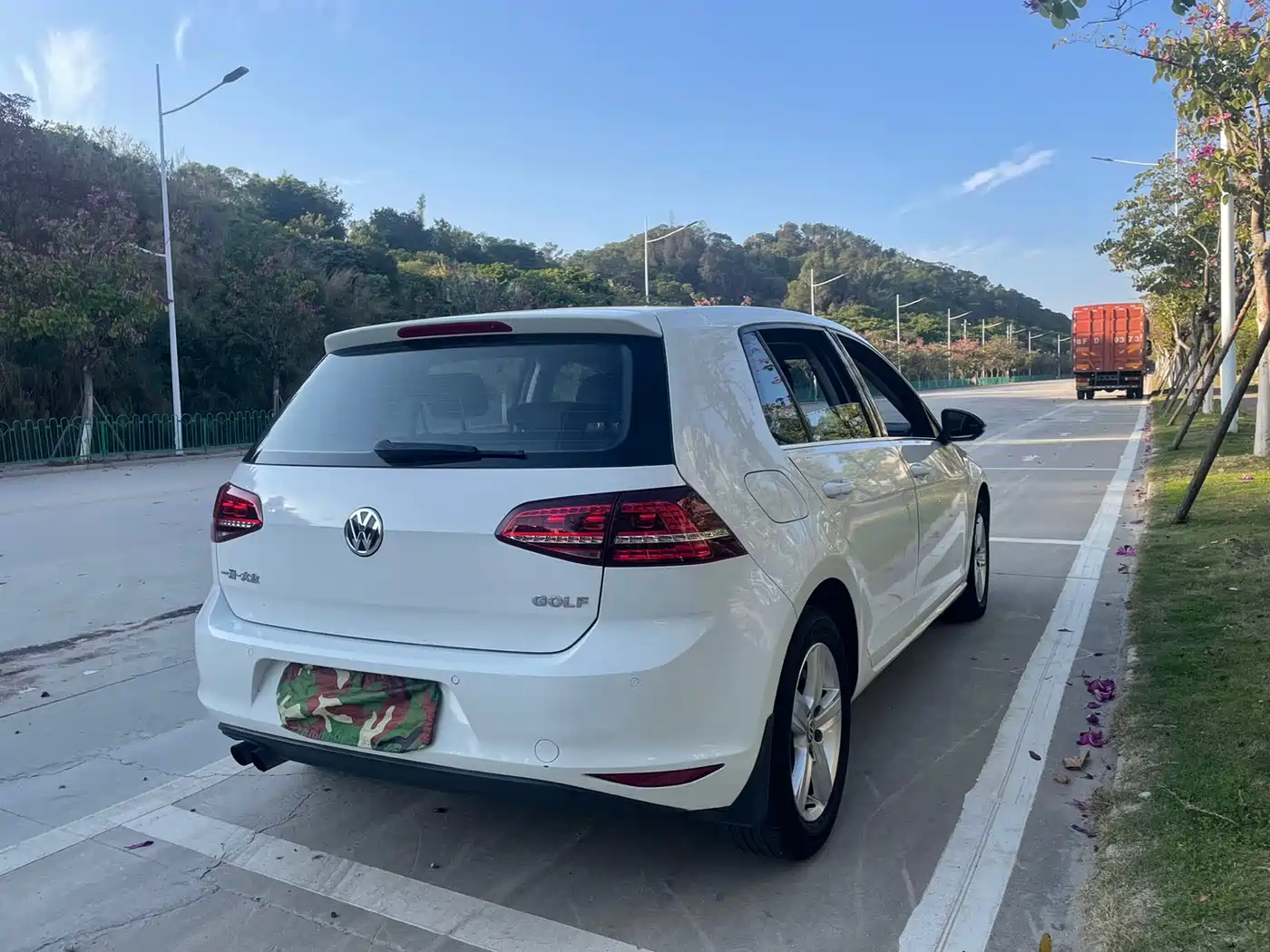 Volkswagen Golf 2017 230TSI Auto Comfort Millionth Anniversary Edition фото 10