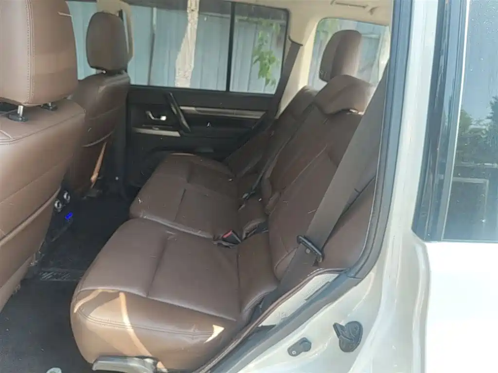 Mitsubishi Pajero (Import) 2016 3.0L Automatic Standard (China V) фото 17