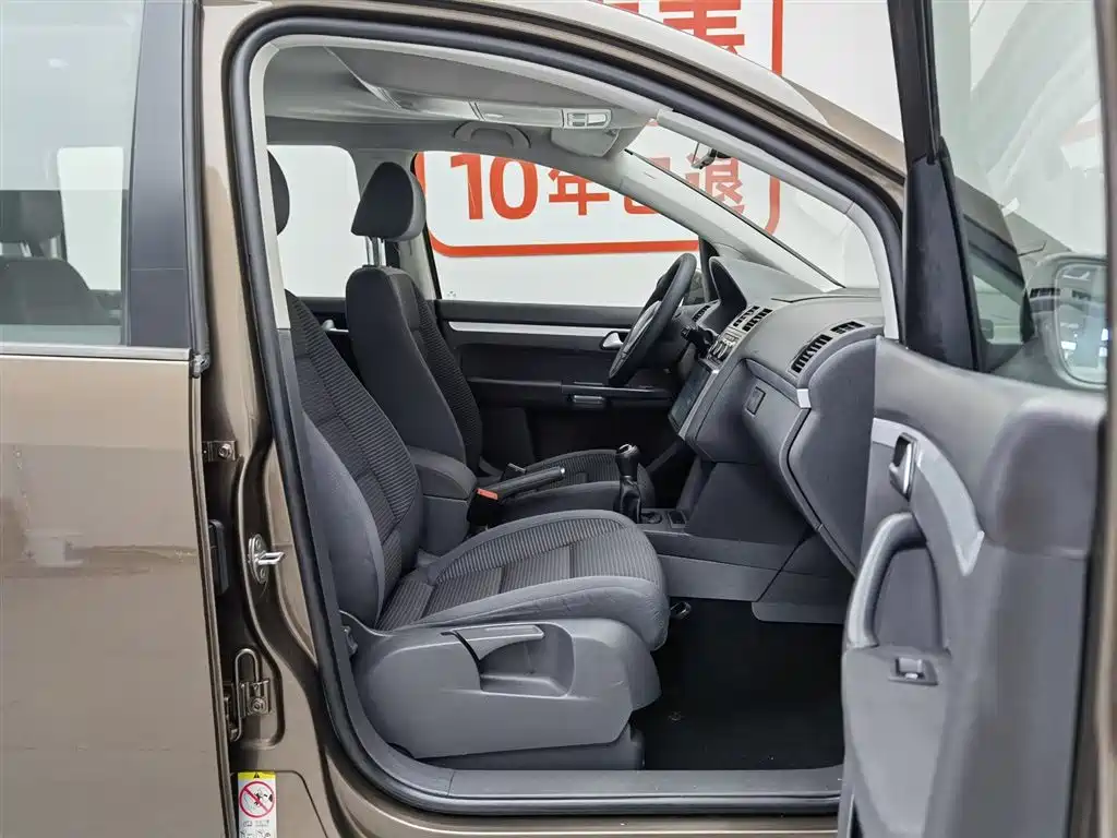 Volkswagen Touran 2013 1.4T Manual Trend 5-seater фото 23