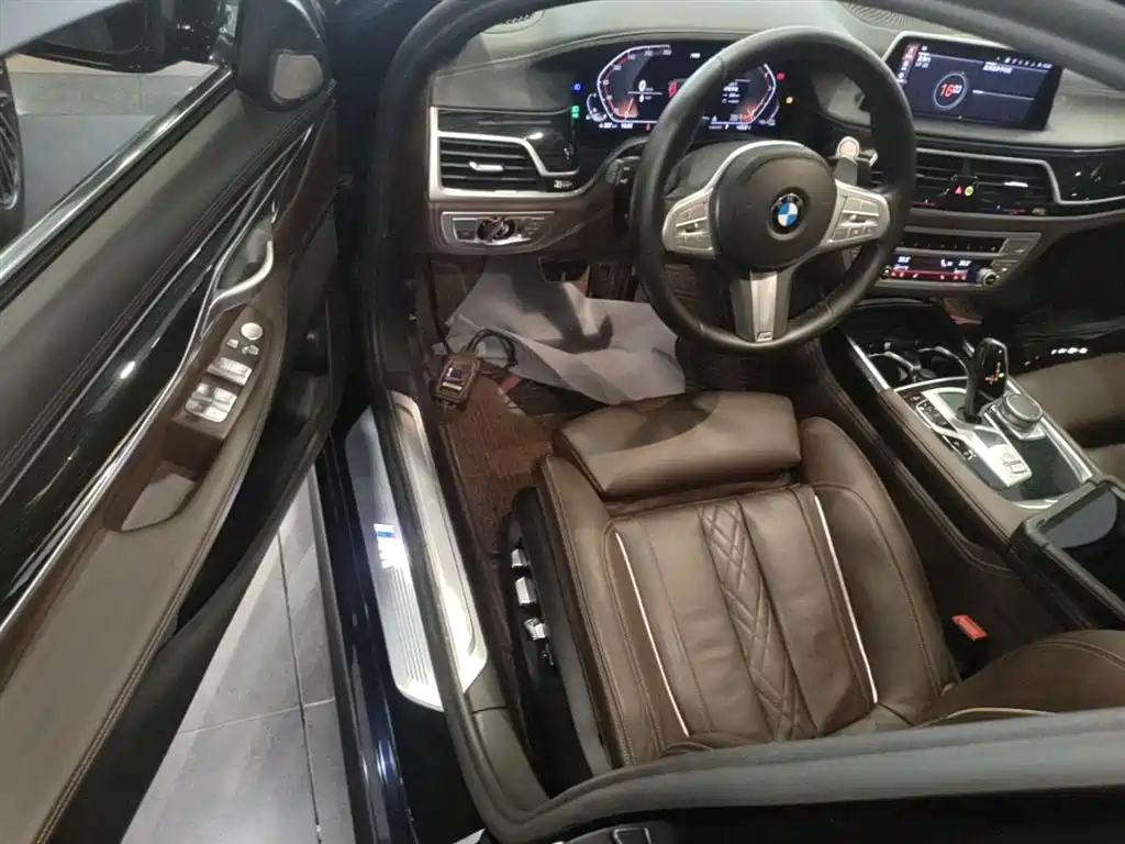 BMW 7 Series 2021 Model 730Li M Sport Package фото 16