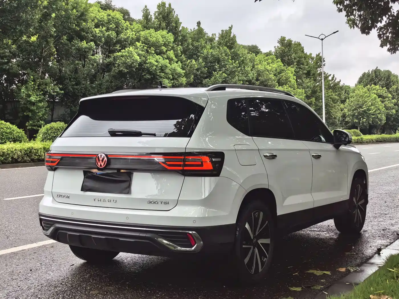 Volkswagen Tharu 2025 2024 300TSI 2WD Bright Moon Edition