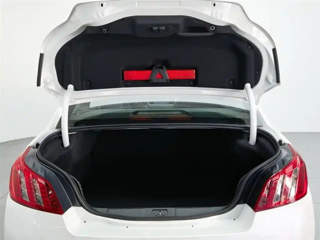 Peugeot 508 2013 2.0L 2nd Anniversary Auto Sunroof Classic Edition фото 16
