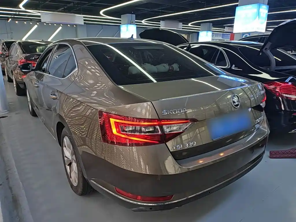 Škoda Superb 2018 TSI330 DSG Comfort Edition China V фото 5