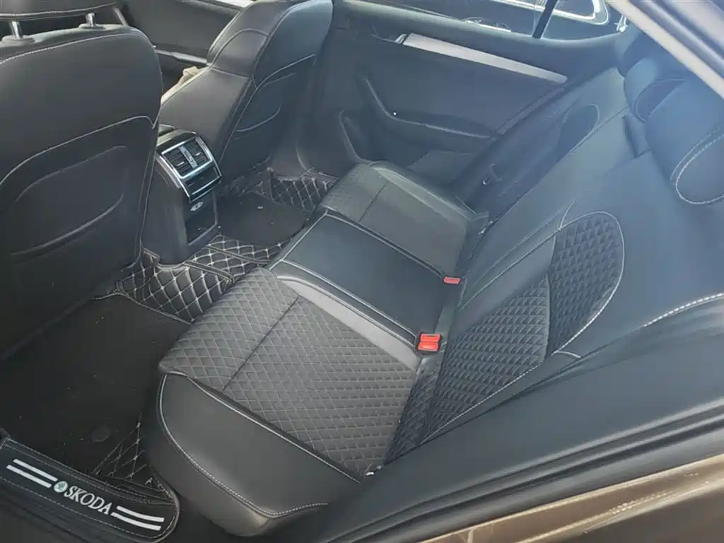 Škoda Superb 2018 TSI330 DSG Comfort Edition China V фото 17