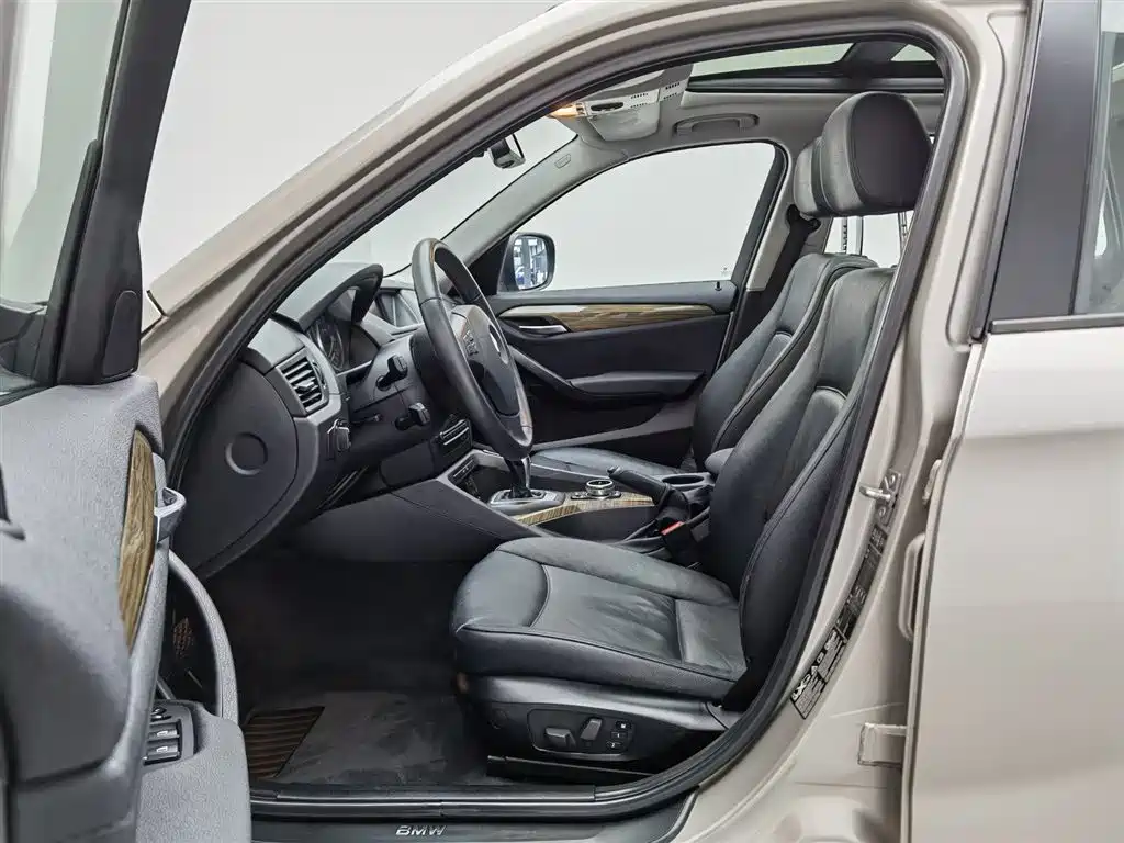 BMW X1 (Import) 2012 xDrive20i фото 10