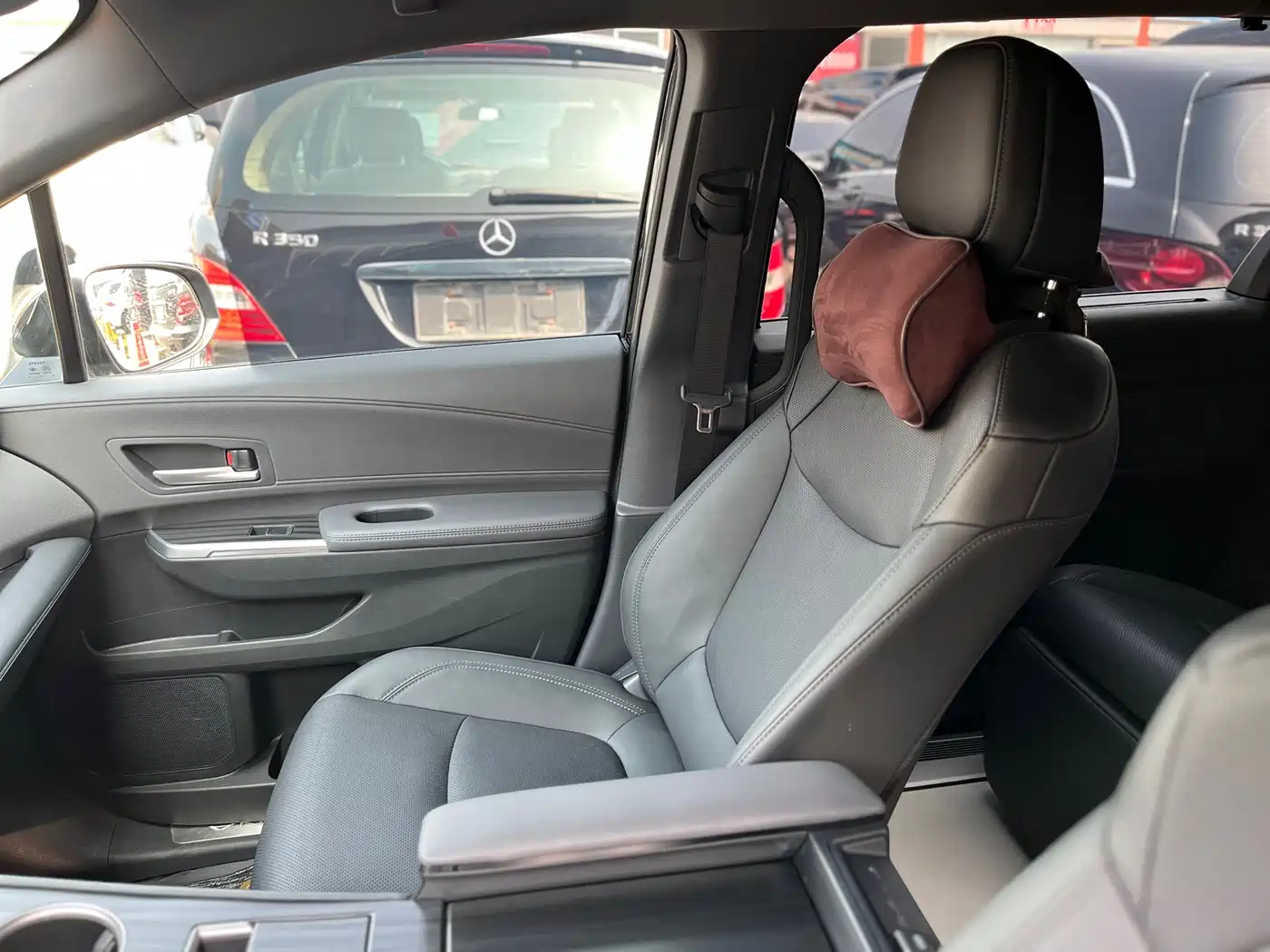 Toyota Sienna 2024 2.5L Hybrid 4WD Premium Edition фото 8