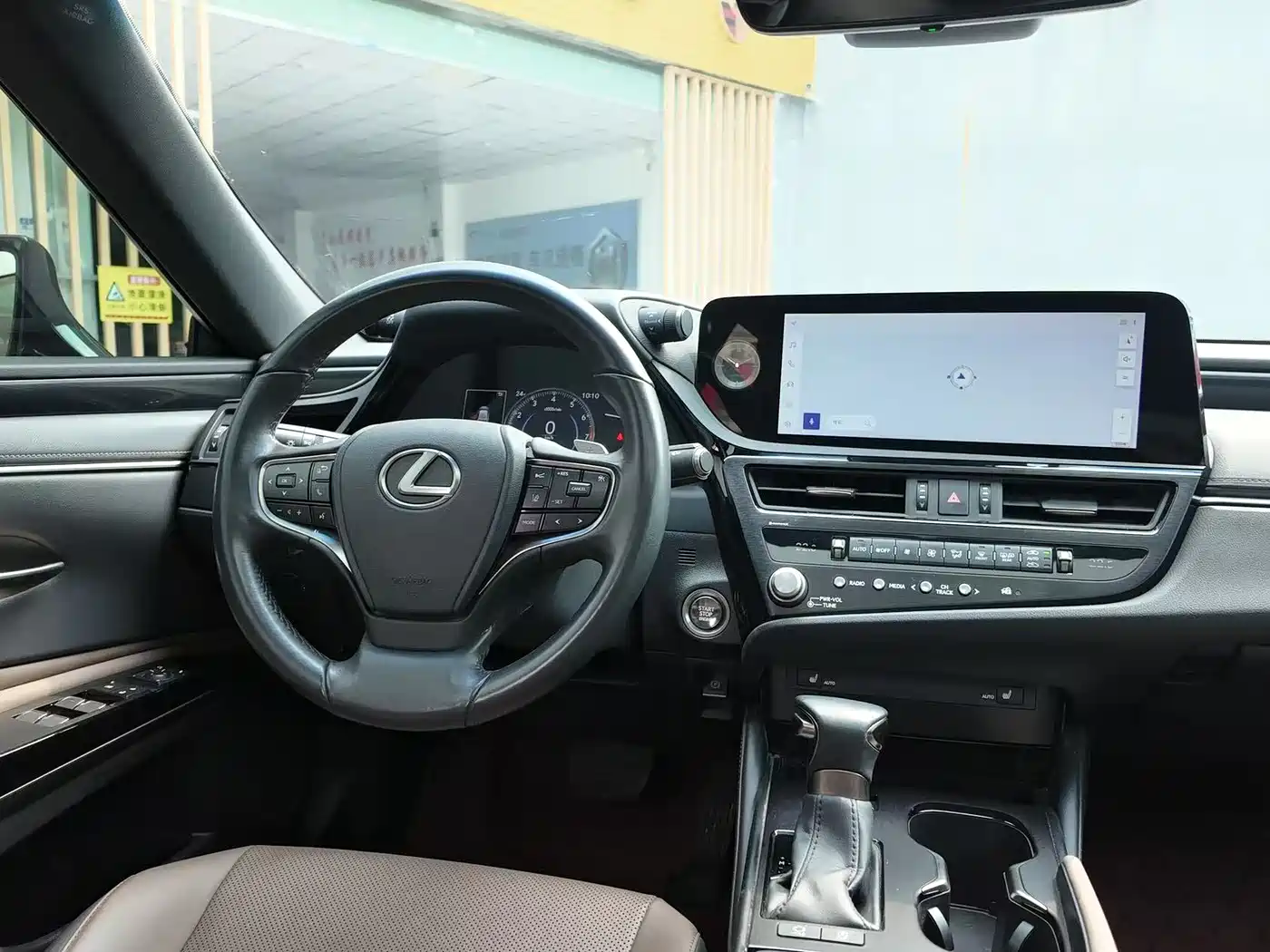 Lexus ES 2021 200 Excellence Edition фото 9