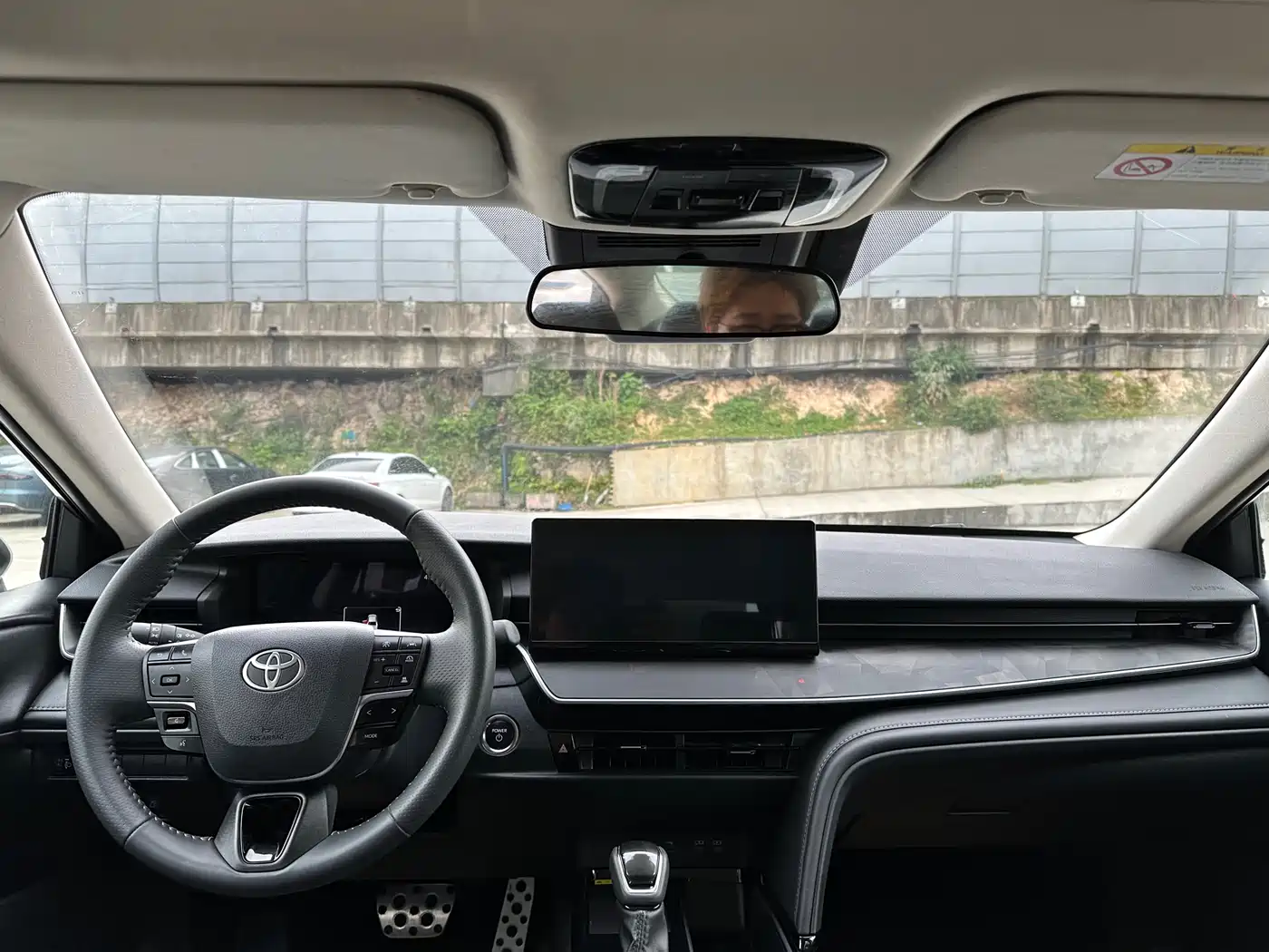 Toyota Camry 2026 Hybrid 2.0HSE Glory Version фото 6