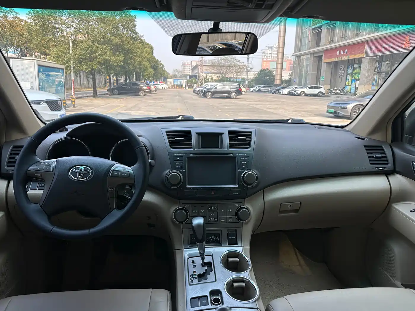 Toyota Highlander 2011 2.7L 2WD 7-seat Luxury фото 7