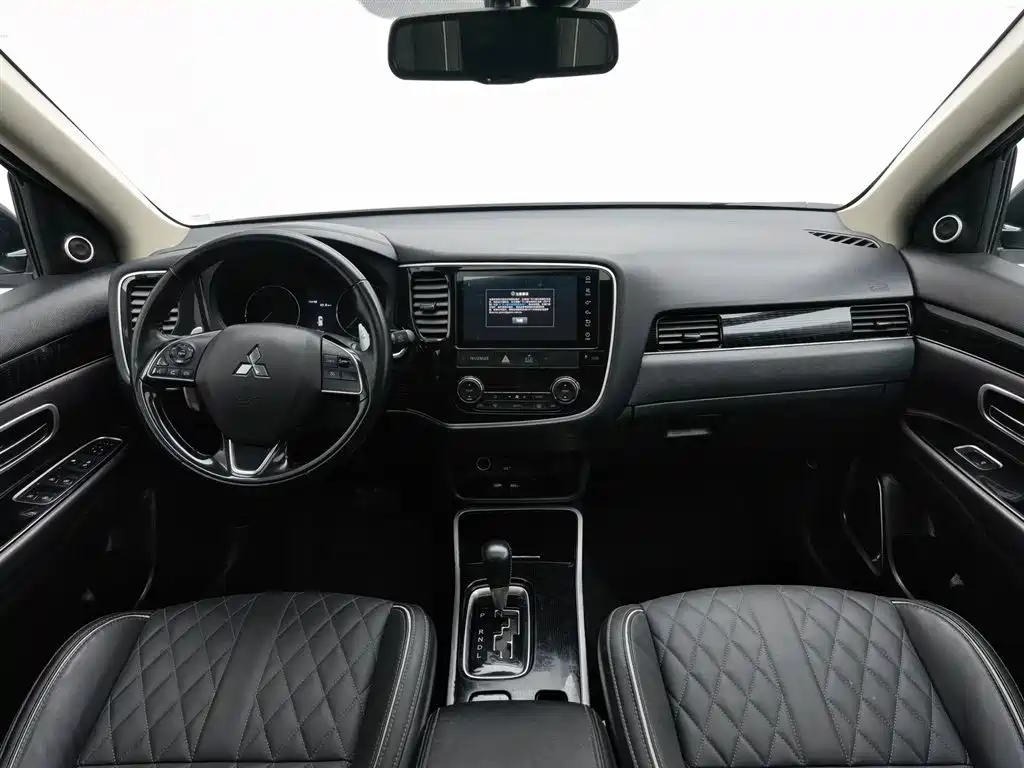 Mitsubishi Outlander 2021 2.4L 4WD Yaodong Edition 5-seater фото 5