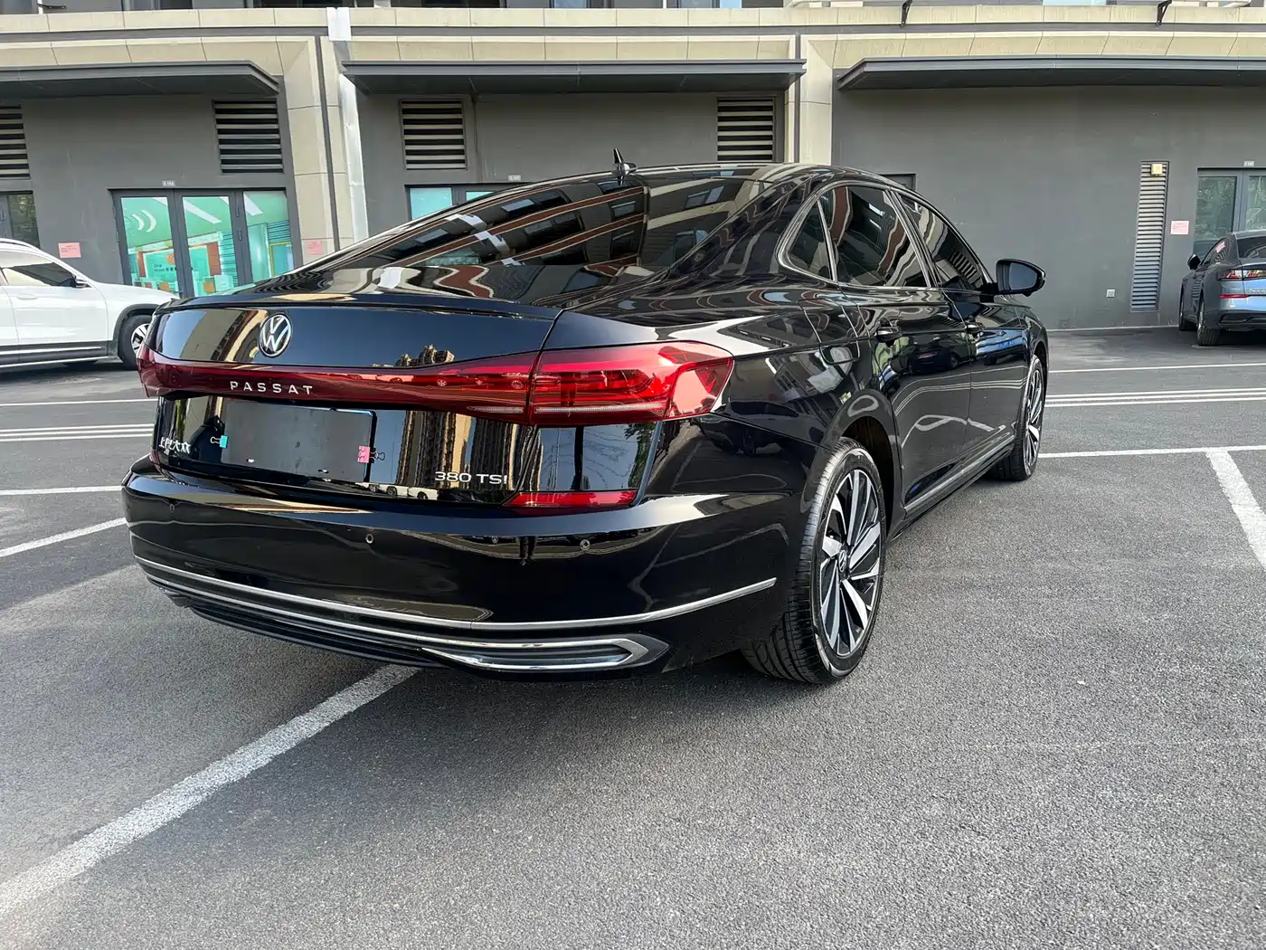Volkswagen Passat 2024 380TSI Elite Edition фото 5