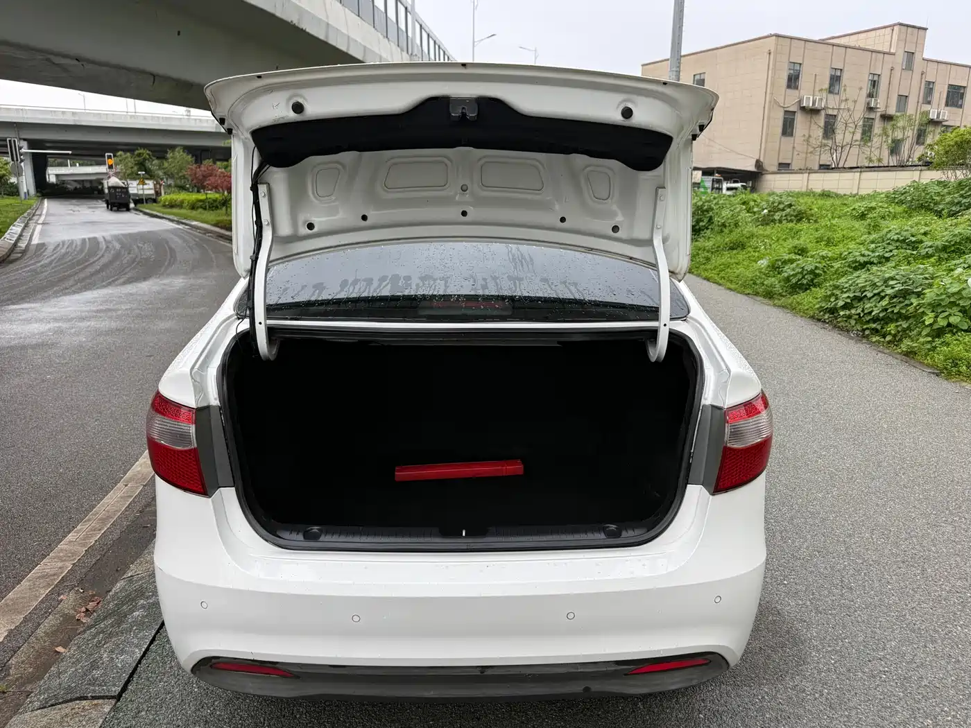 Kia K2 2012 Sedan 1.4L AT GLS Commemorative Edition фото 16