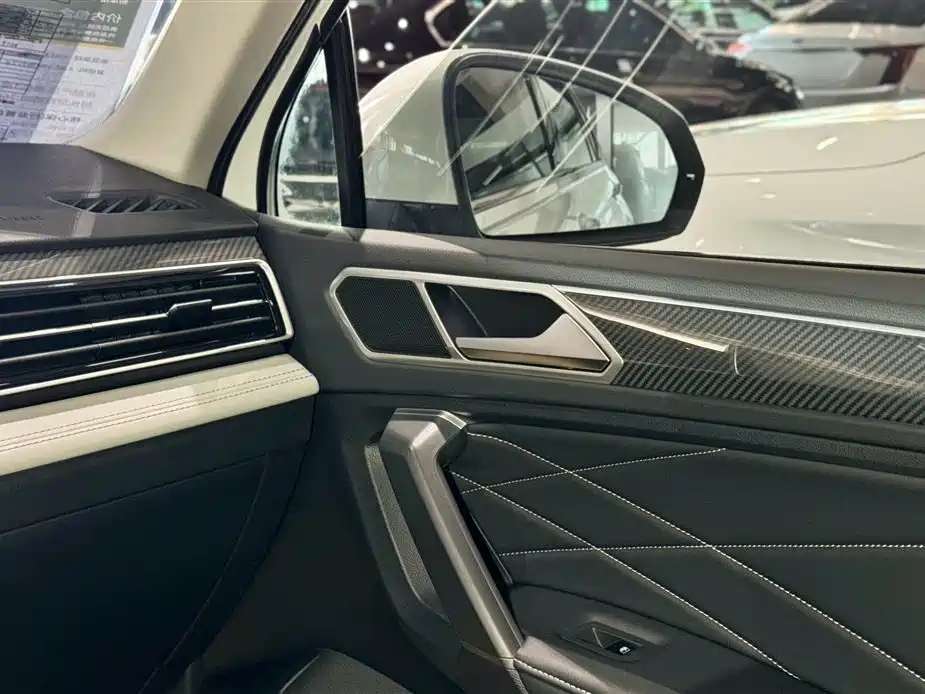 Volkswagen Tiguan L 2024 330TSI Automatic 2WD R-Line Premium Enjoyment Edition фото 25