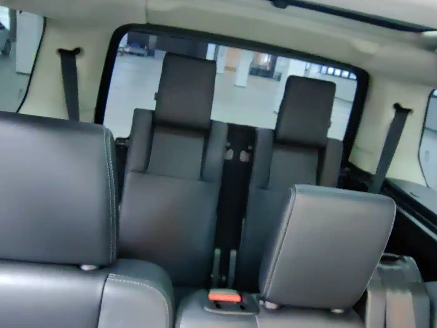 Land Rover Discovery 2015 3.0 SC V6 SE фото 11