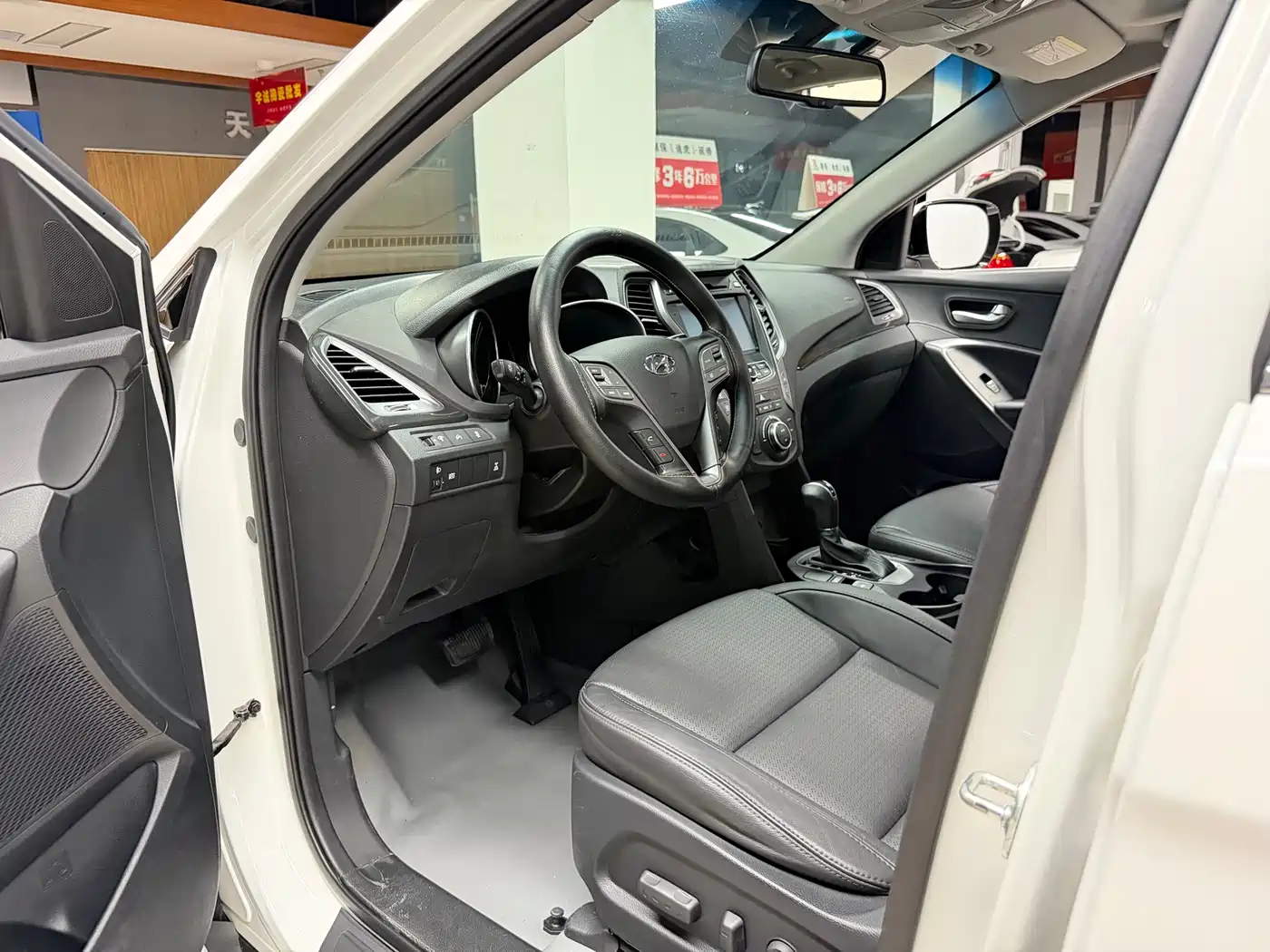 Hyundai Santa Fe 2013 Facelift 2.4L Automatic 4WD Smart фото 7