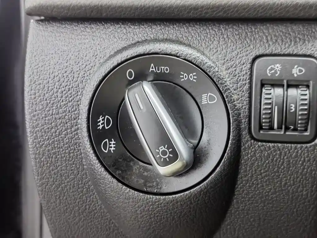 Volkswagen Tiguan 2012 2.0TSI Comfort фото 21