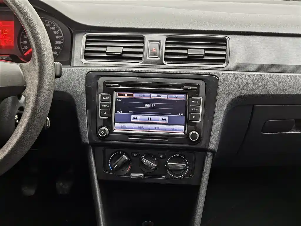 Volkswagen Santana 2015 1.4L Manual Trend Edition фото 12