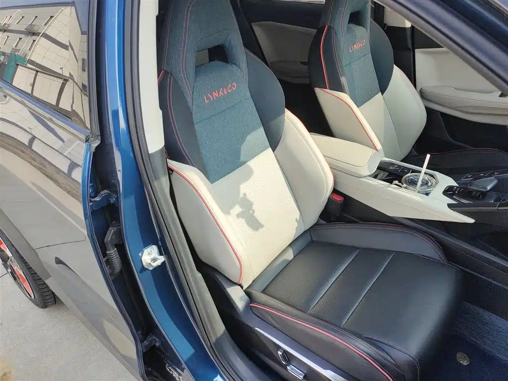 Lynk & Co 06 2020 1.5T Halo фото 20