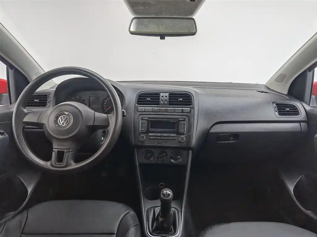 Volkswagen Polo 2013 1.4L Manual Trend Edition фото 5