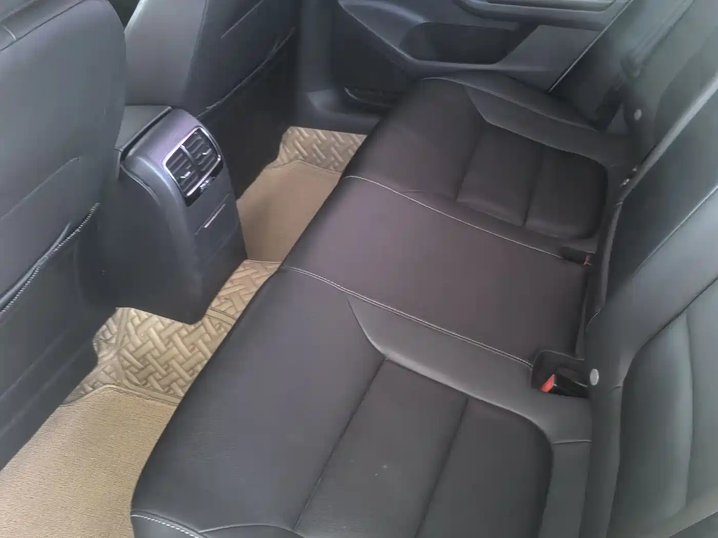 Volkswagen Sagitar 2017 1.6L Automatic Comfort фото 7