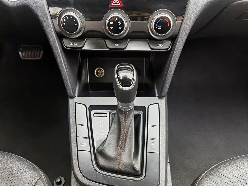 Hyundai Elantra 2020 1.4T DCT Dynamic·Vitality фото 13