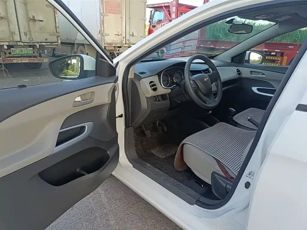 Chevrolet Sail 2015 Sail 3 1.5L Manual Ideal Sunroof Edition фото 16