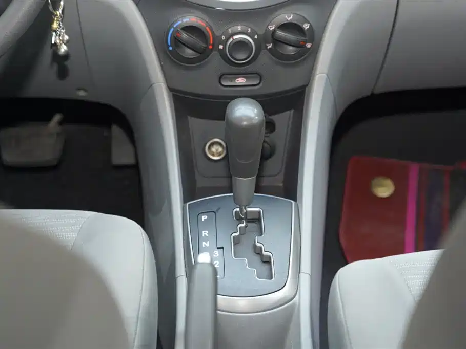 Hyundai Verna 2016 1.4L Automatic Fashion GS фото 18