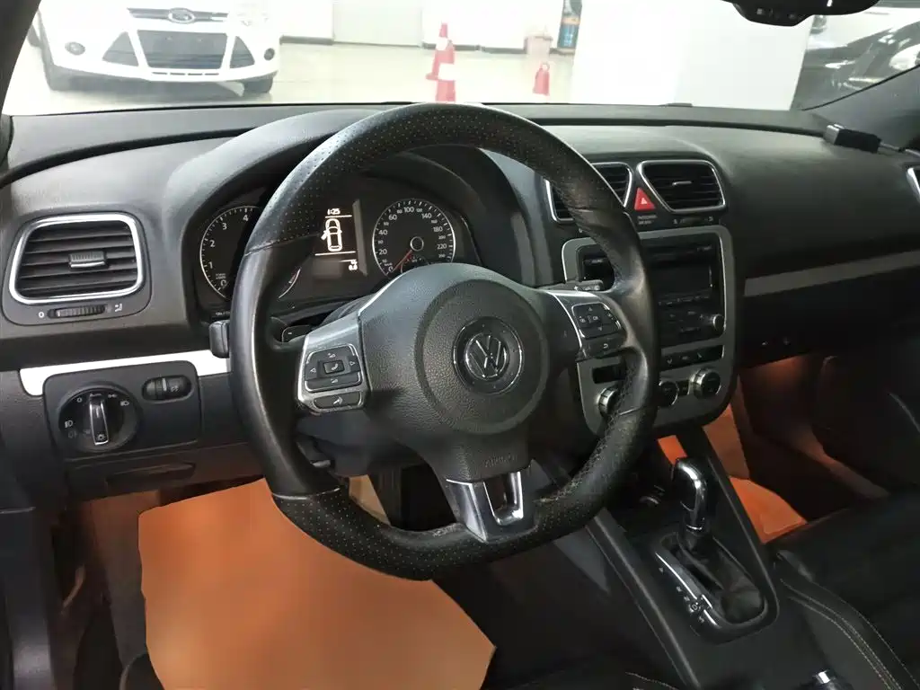Volkswagen Scirocco 2011 2.0TSI Luxury фото 11