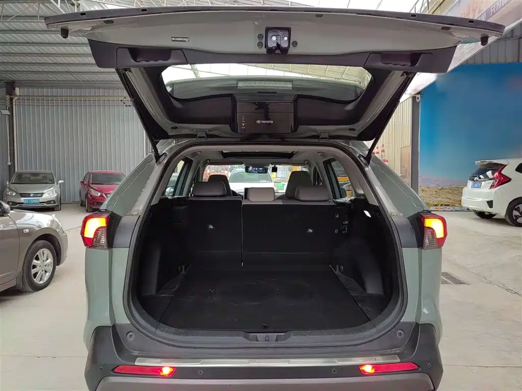 Toyota RAV4 Rongfang 2020 2.0L CVT 4WD Premium Edition фото 10