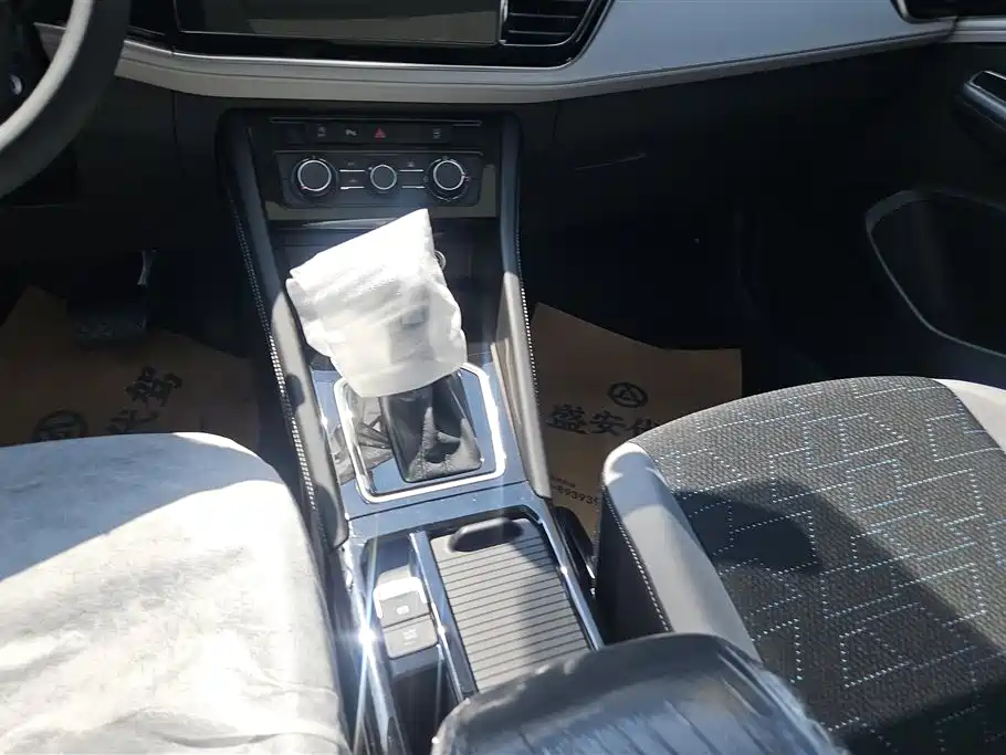JETTA VS7