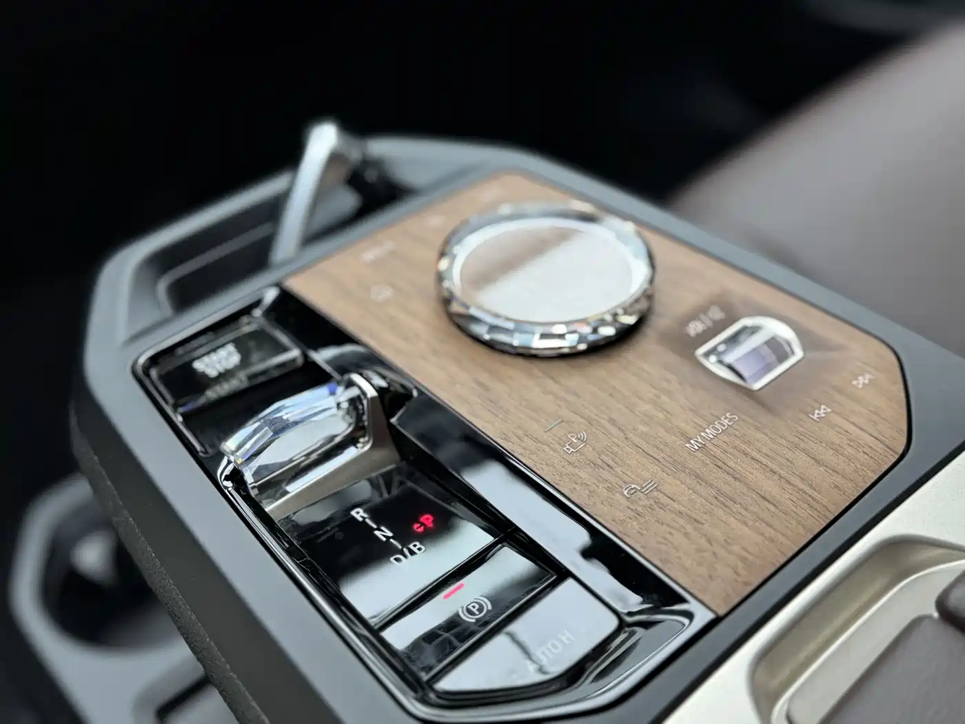 BMW iX 2023 Facelift xDrive40 фото 10