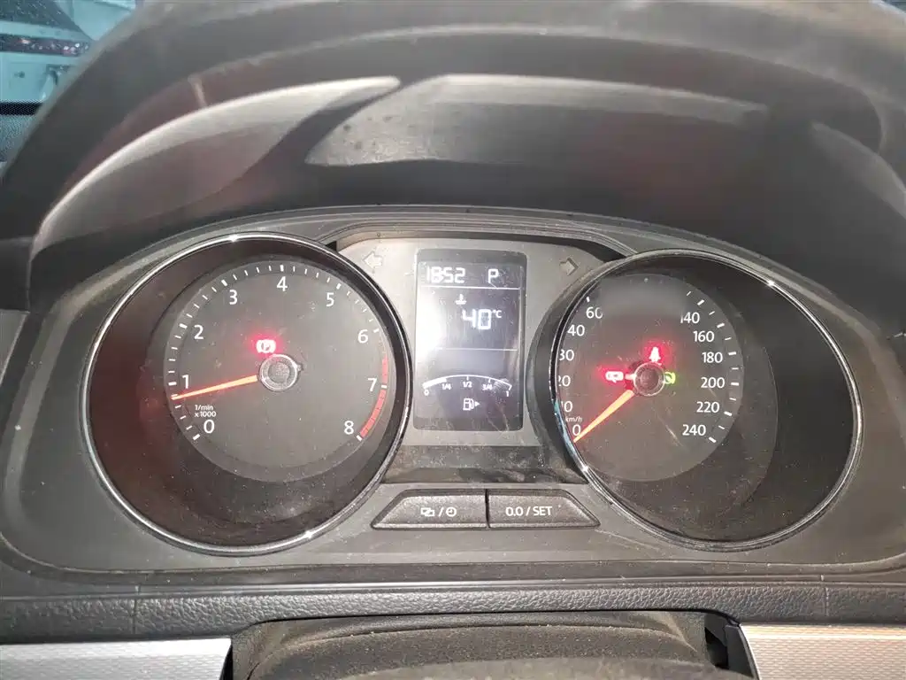 Volkswagen Lavida Tour 2015 230TSI DSG Comfort Edition фото 4